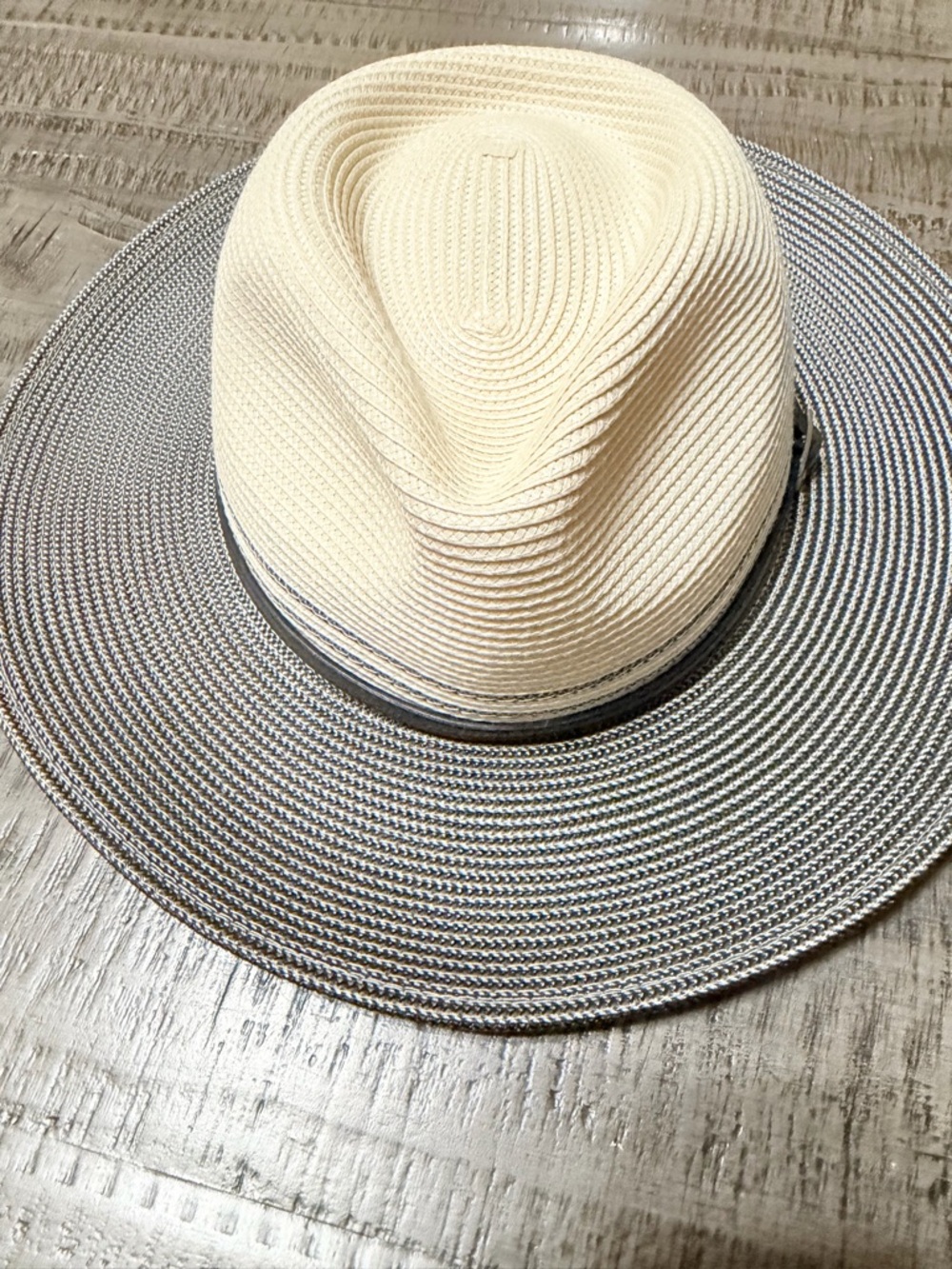 Wallaroo Two-Tone Packable Sun Hat in Cream & Light Gray - Picture 3 of 7